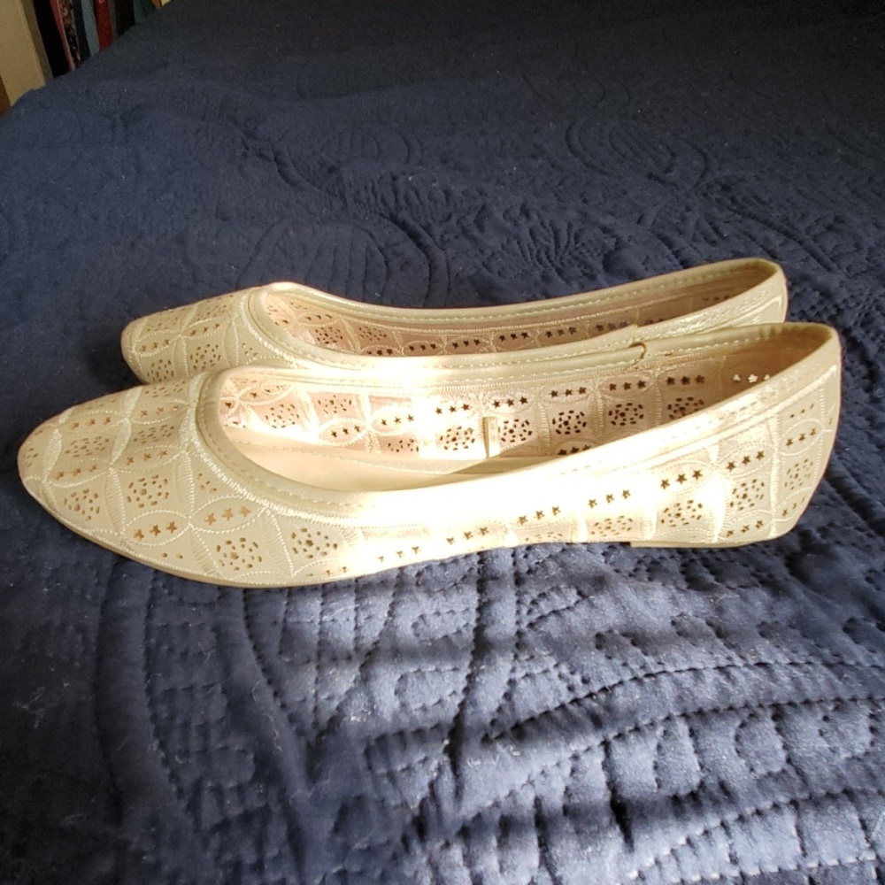 Madeline Stuart Flats